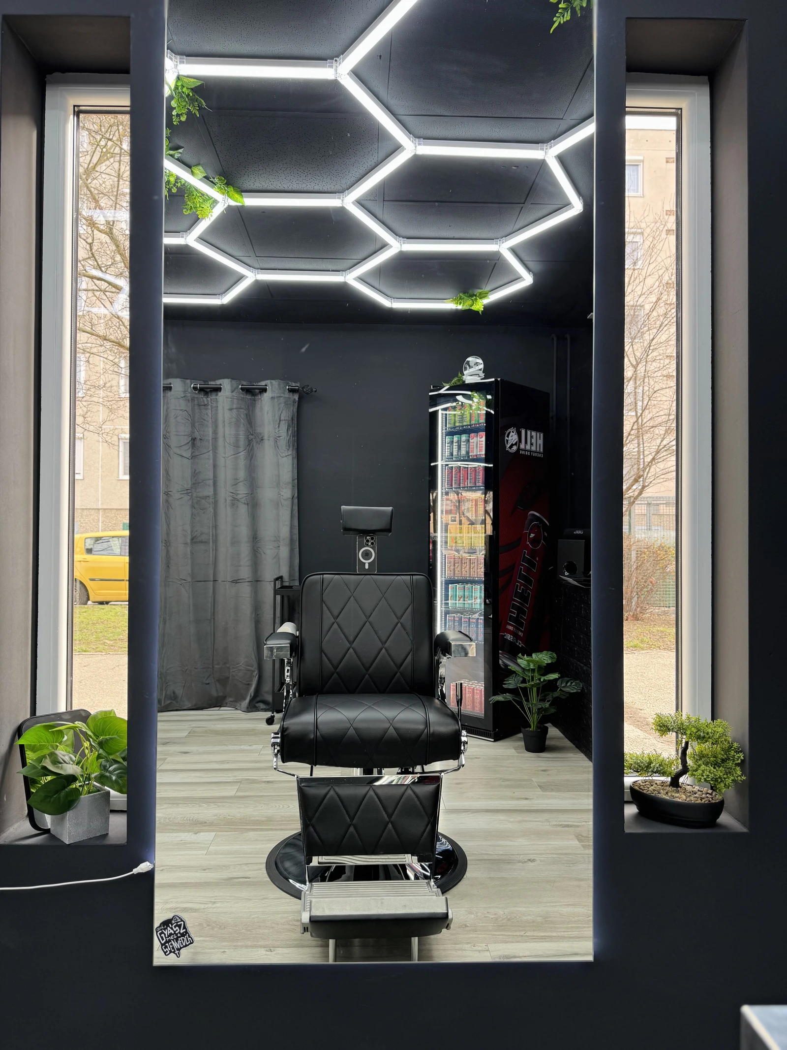 Kiadó barber szék a Neo Barber Tatabánya prémium szalonban