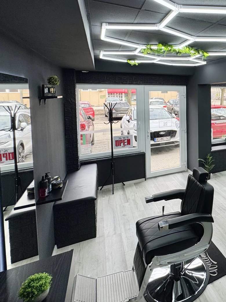 Barber munkaállomások a Neo Barber Tatabánya szalonban