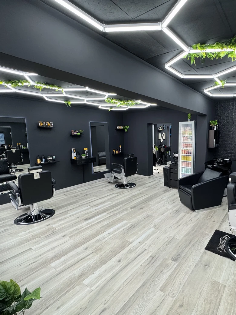 Barber székek és munkaállomások a Neo Barber Tatabányában