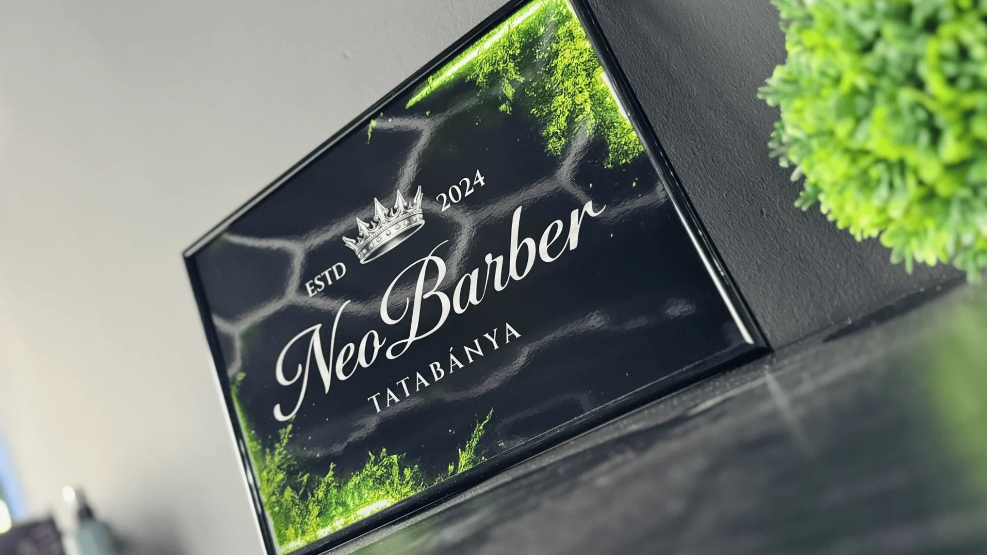 Neo Barber Tatabánya névjegykártya